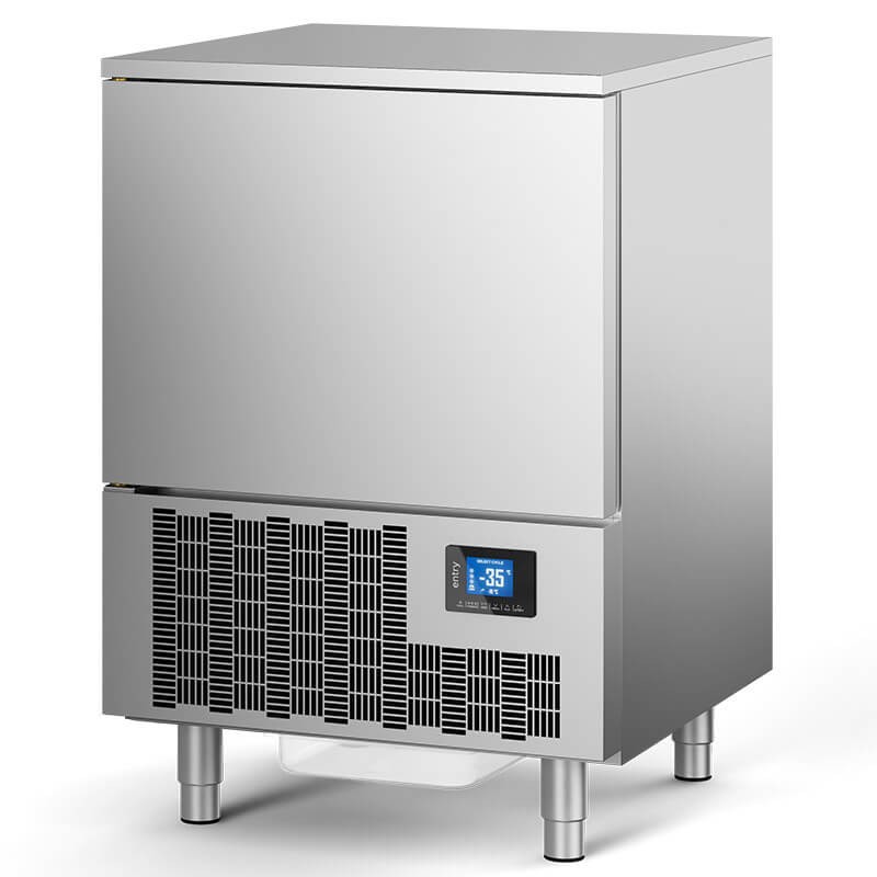Professional blast chiller with 5 GN 1/1 trays